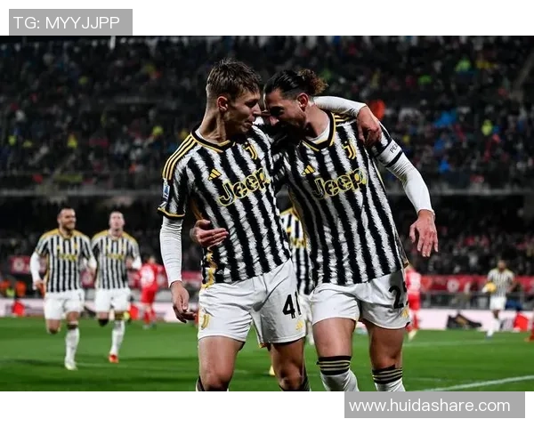 那不勒斯狂胜尤文图斯五球大捷足总杯赛场引发热烈反响